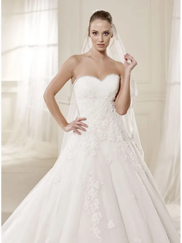 Abito da Sposa A-line economico con scollo a cuore e corpetto interamente in Pizzo