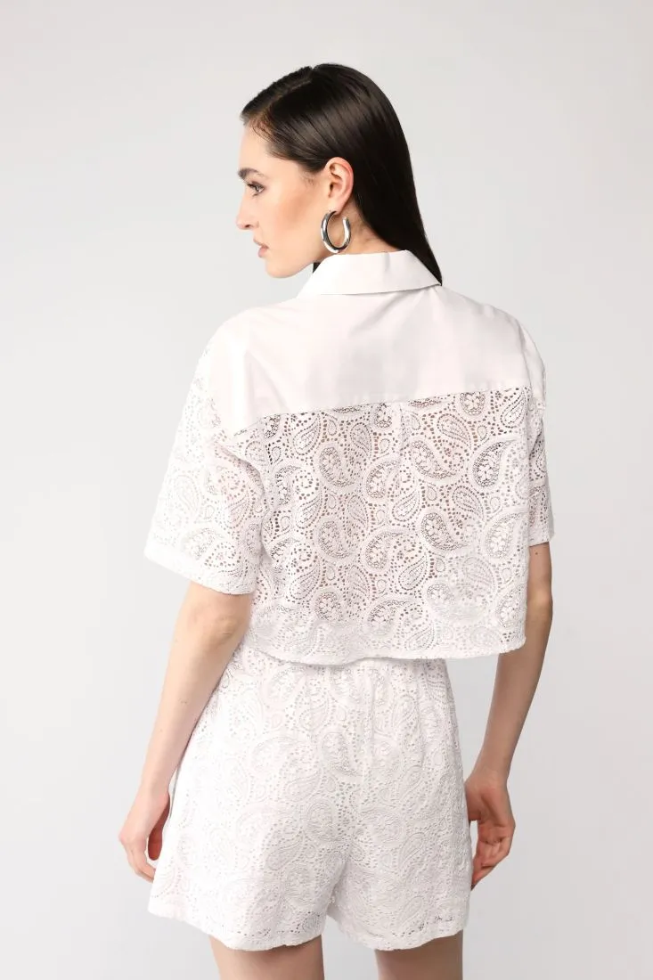 Camicia cropped lavorazione traforata con colletto classico