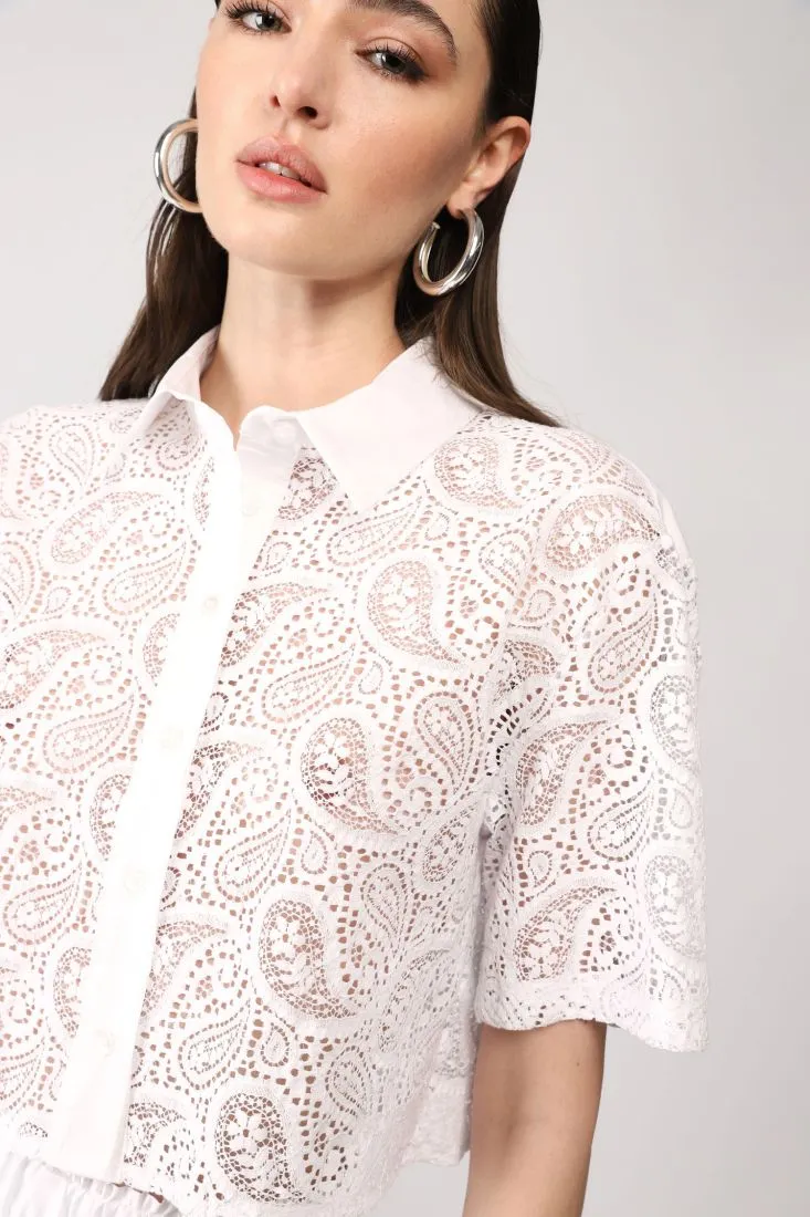 Camicia cropped lavorazione traforata con colletto classico