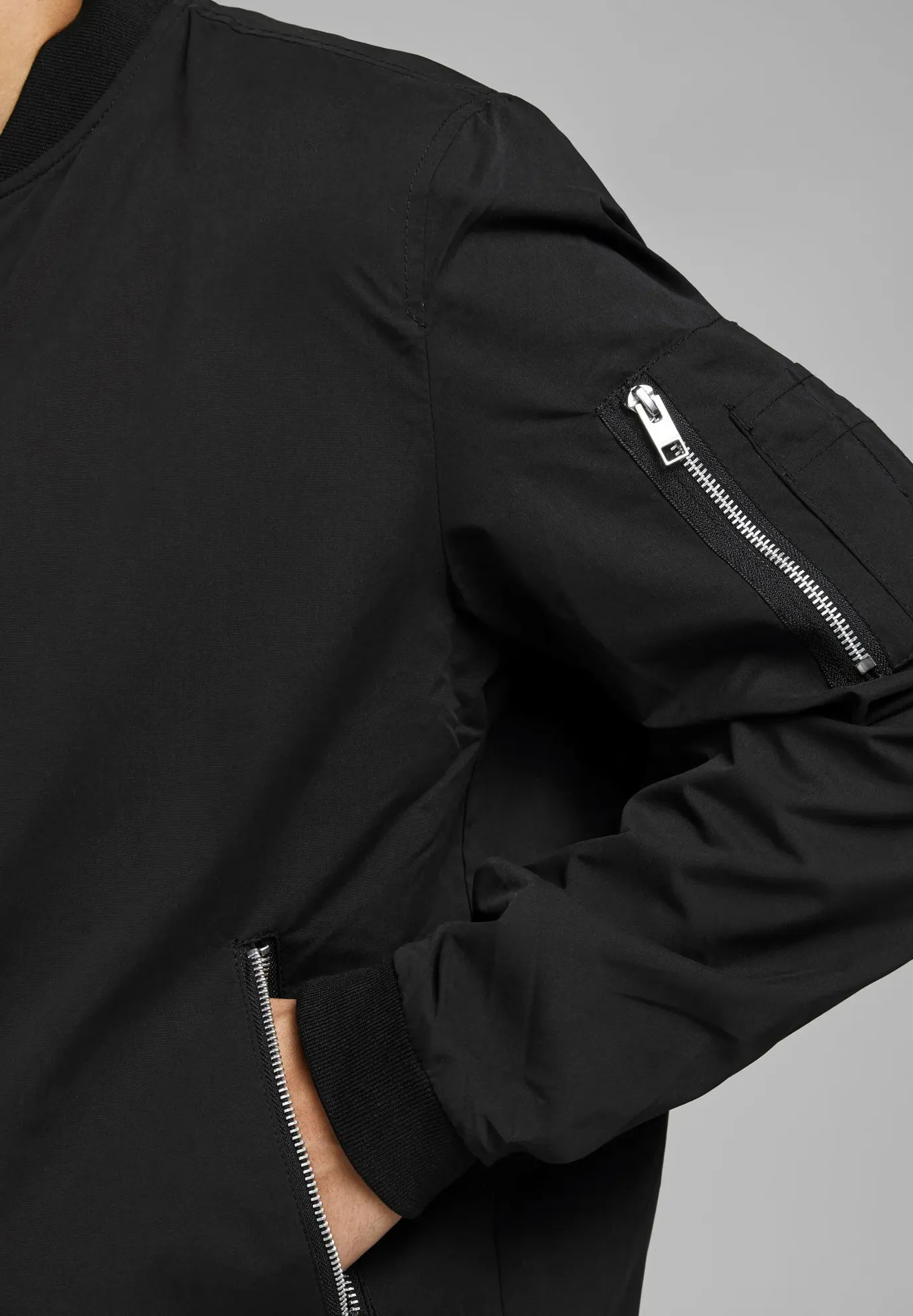 JACK & JONES - GIUBBINO BOMBER NERO DA UOMO                                            Previous productJACK & JONES - GIUBBINO B